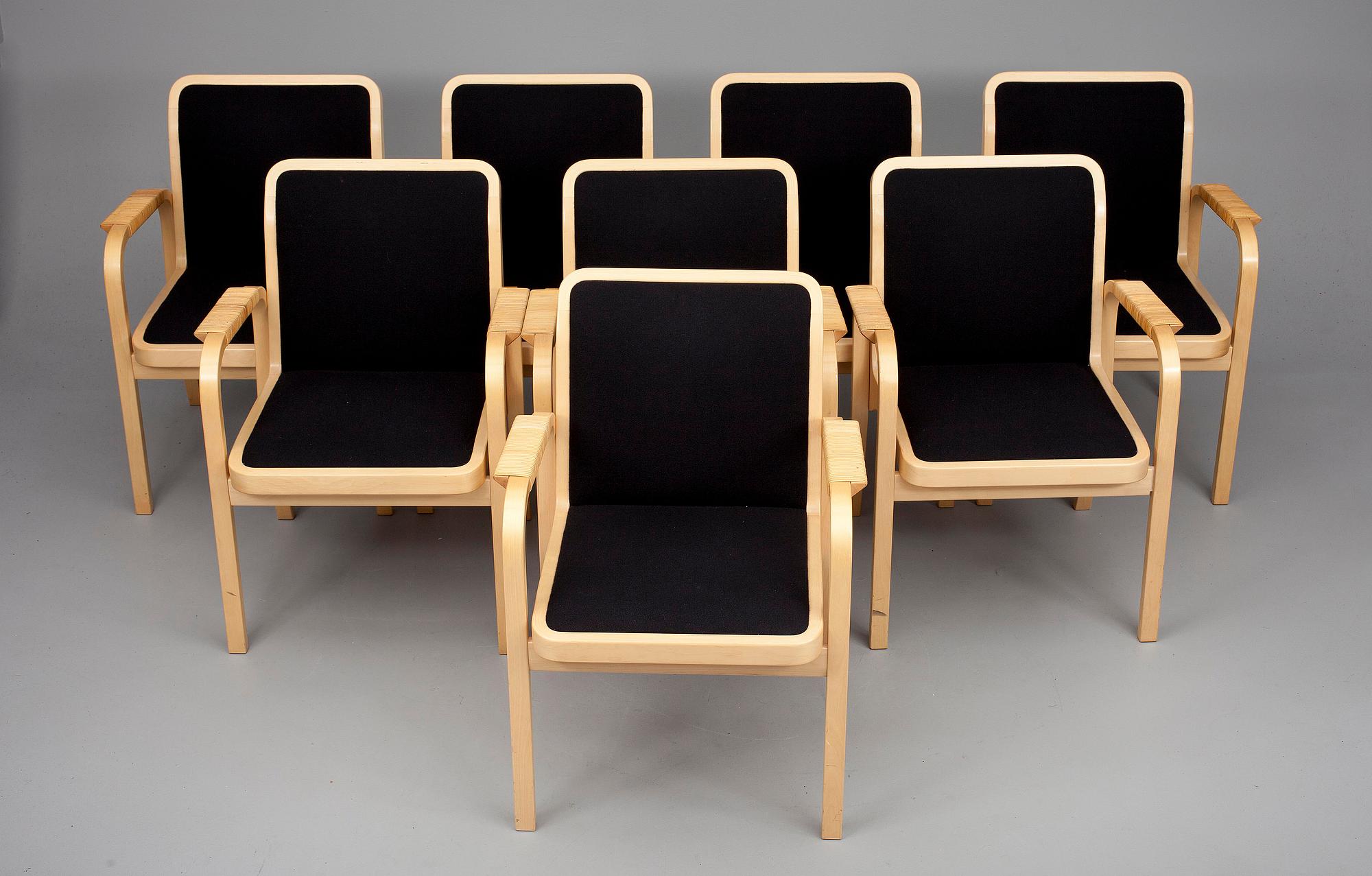 KARMSTOLAR, 8 st, modell E45, Alvar Aalto, Artek. Modellen formgiven 1947.