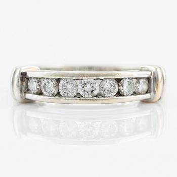 Ring in 14K white gold with brilliant cut diamonds.