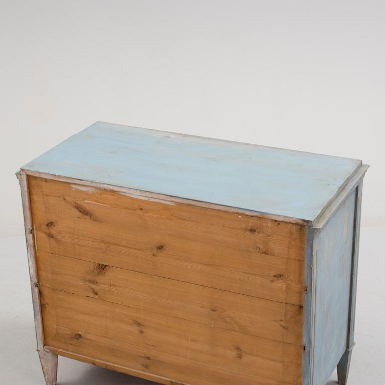 A chest of drawers from around year 1900.