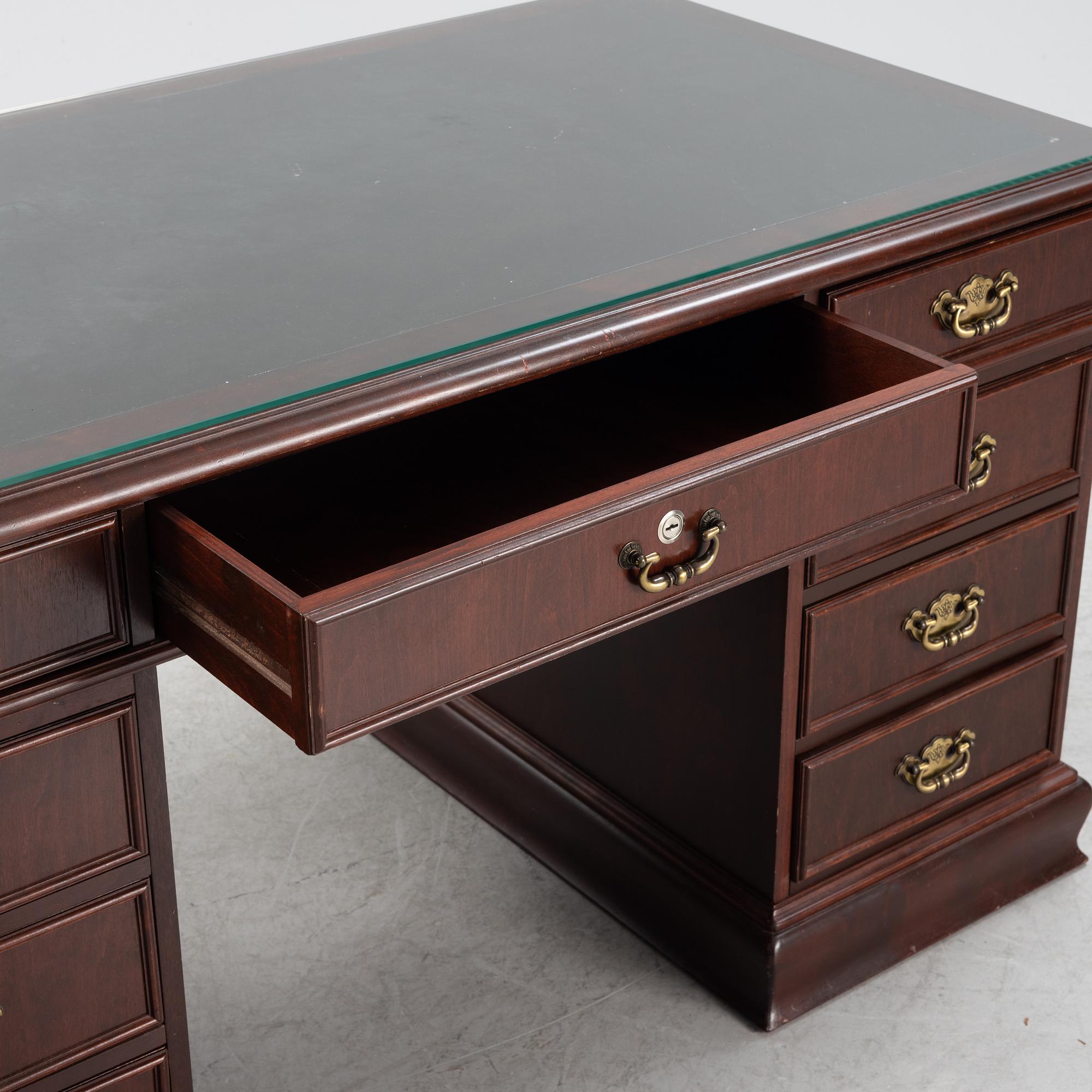 Skrivbord, England, 1900-talets senare del.