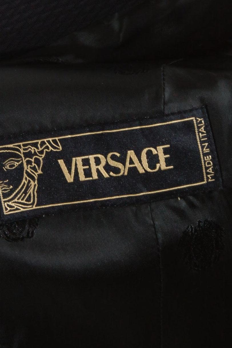 JACKA, Versace.