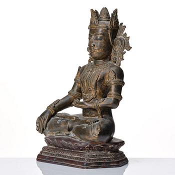 A Burmese bronze figure of a crowned buddha, 18th Century or older.