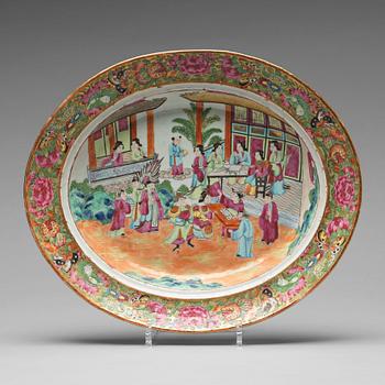 836. A Canton famille rose dish, Qing dynasty, 19th Century.