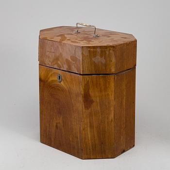 A gustavian style mahogany box with 4 glass bottles, circa 1900.