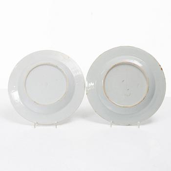 Tallrikar, åtta stycken, bl.a. Kanton, porslin. Qingdynastin, 17/1800-tal.