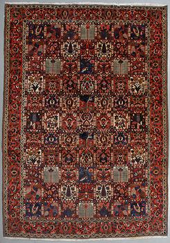 Matto, Old Bakthiari, ca 336 x 228 cm.