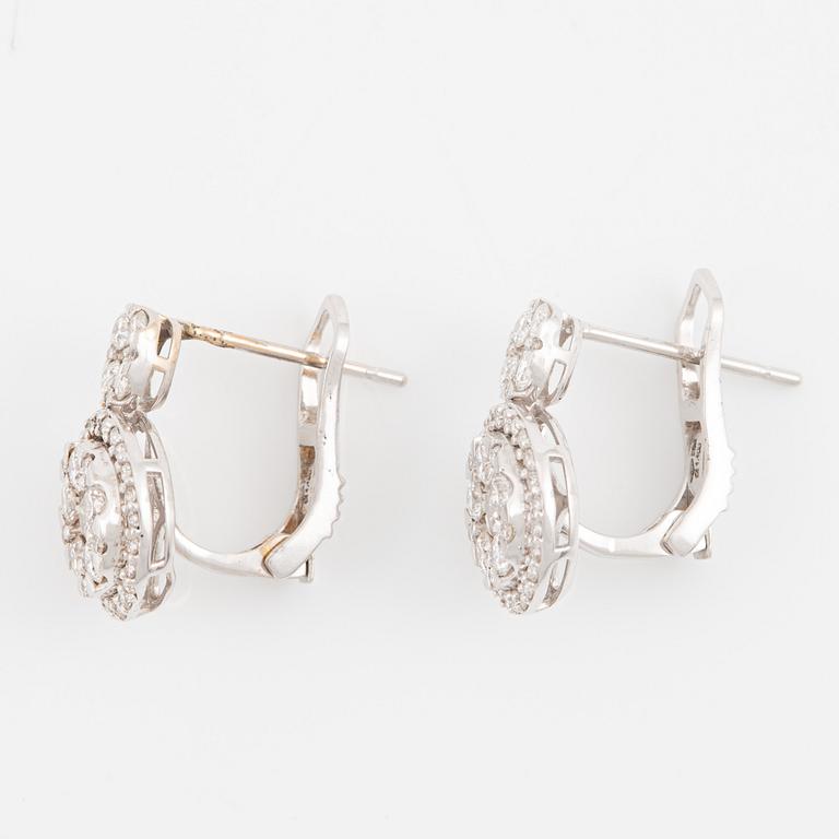 Örhängen, 18K vitguld med briljantslipade diamanter.