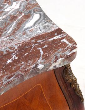 BYRÅ, rokokostil, 1900-tal.