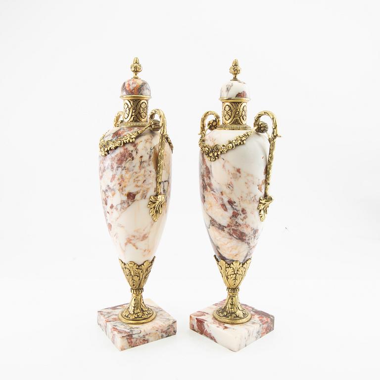 Decorative urns, a pair, Louis XVI style, France, first half of the 20th century.