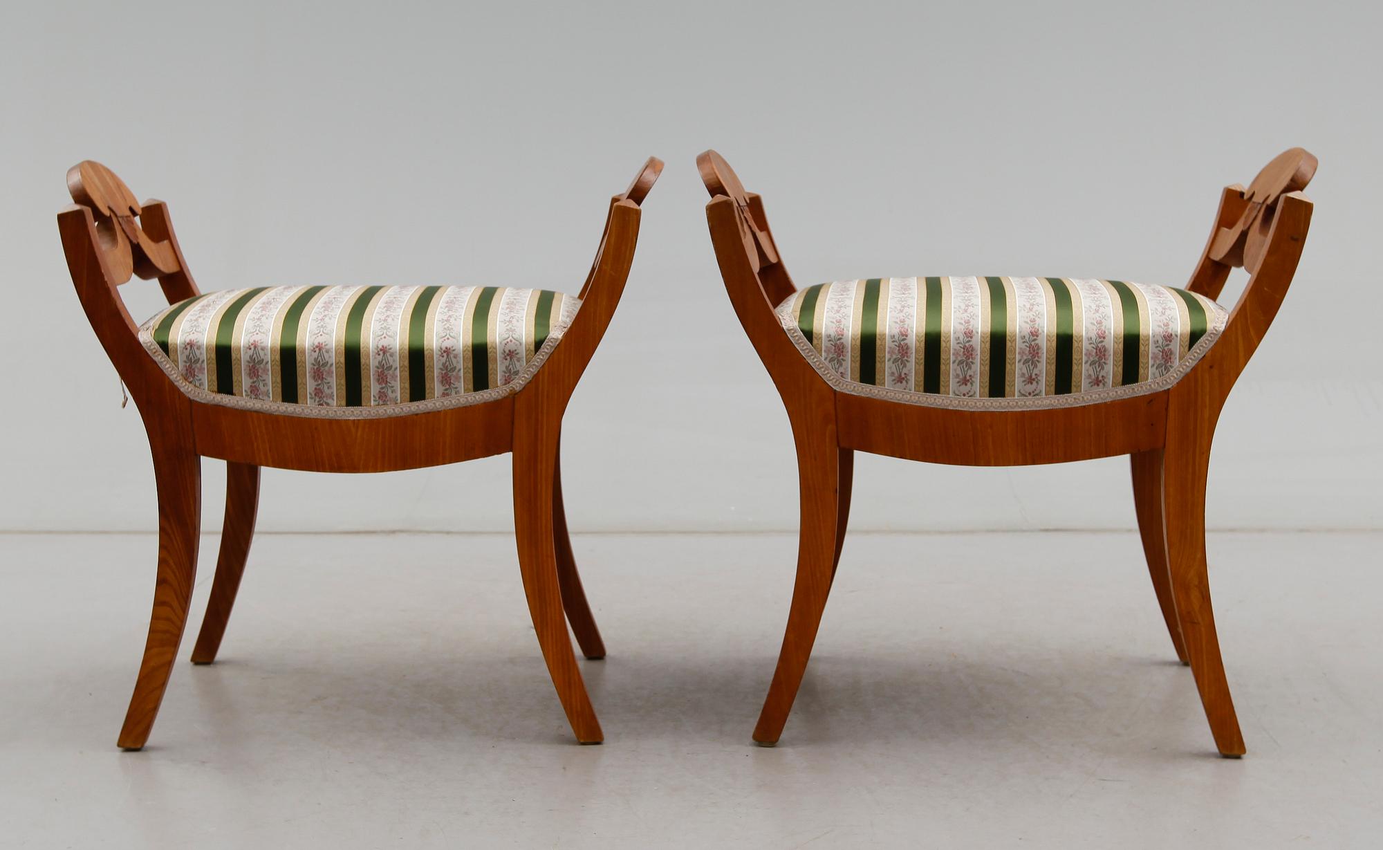 TABURETTER, 1 par, Karl Johan, 1800-talets mitt.