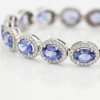 Bracelet with tanzanites and brilliant-cut diamonds.