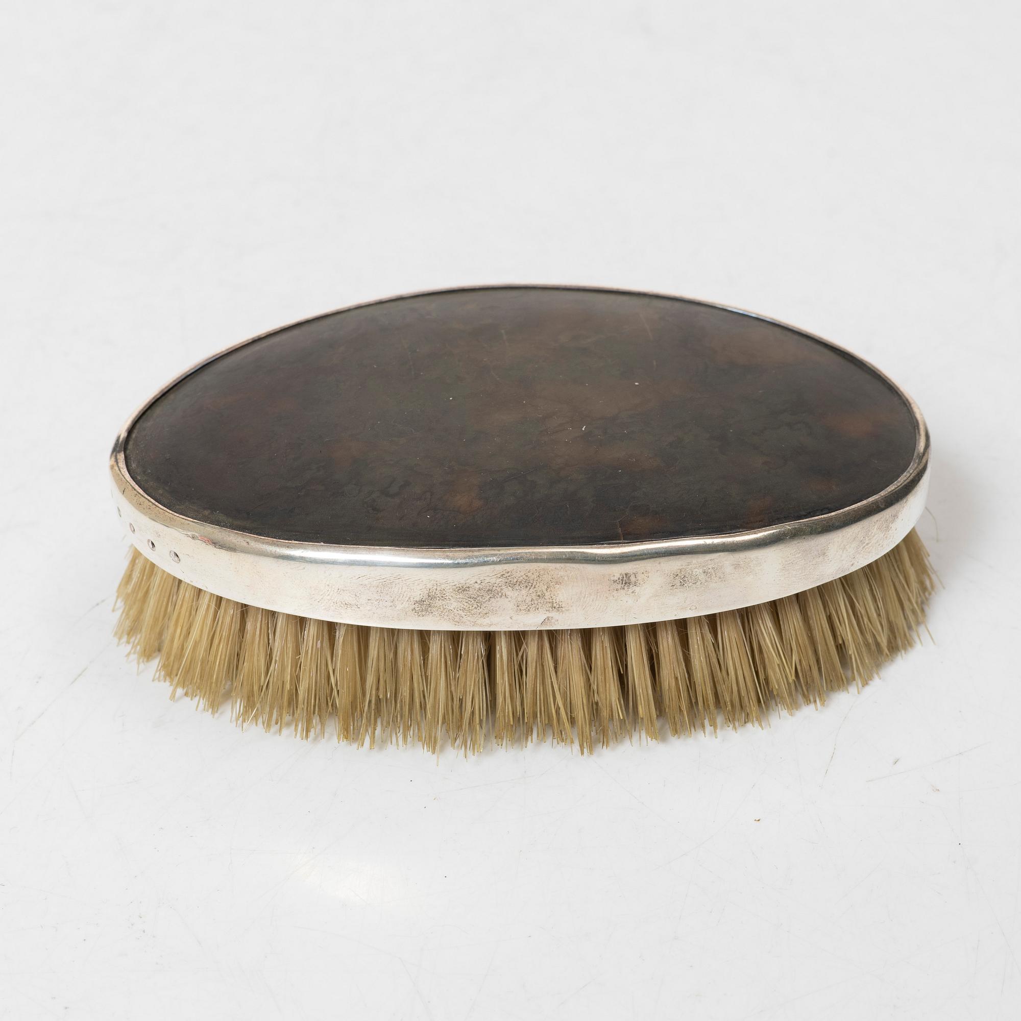 A pair of vanity cases, comb and brush, silver, early 20th century.