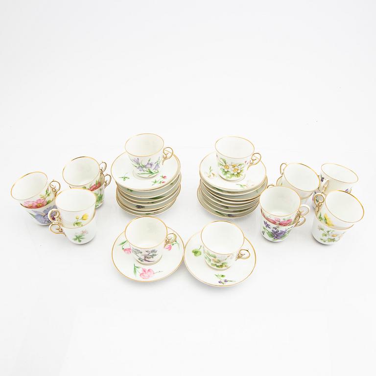 A handpanted Royal Copenhagen 18 pcs coffee service.