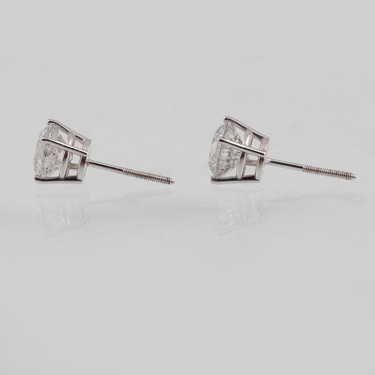 ÖRHÄNGEN, 14K vitguld med briljantslipade diamanter ca 2.00 ct. Vikt 1,2 gram.
