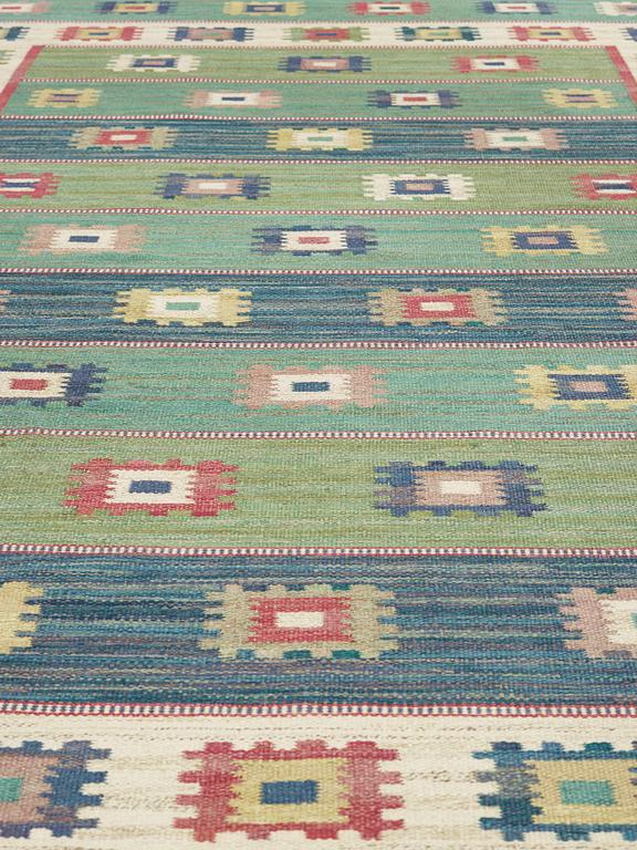 MÄRTA MÅÅS-FJETTERSTRÖM, a carpet, flat weave, 348,5 x 256 cm, "Grön äng", signed AB MMF.