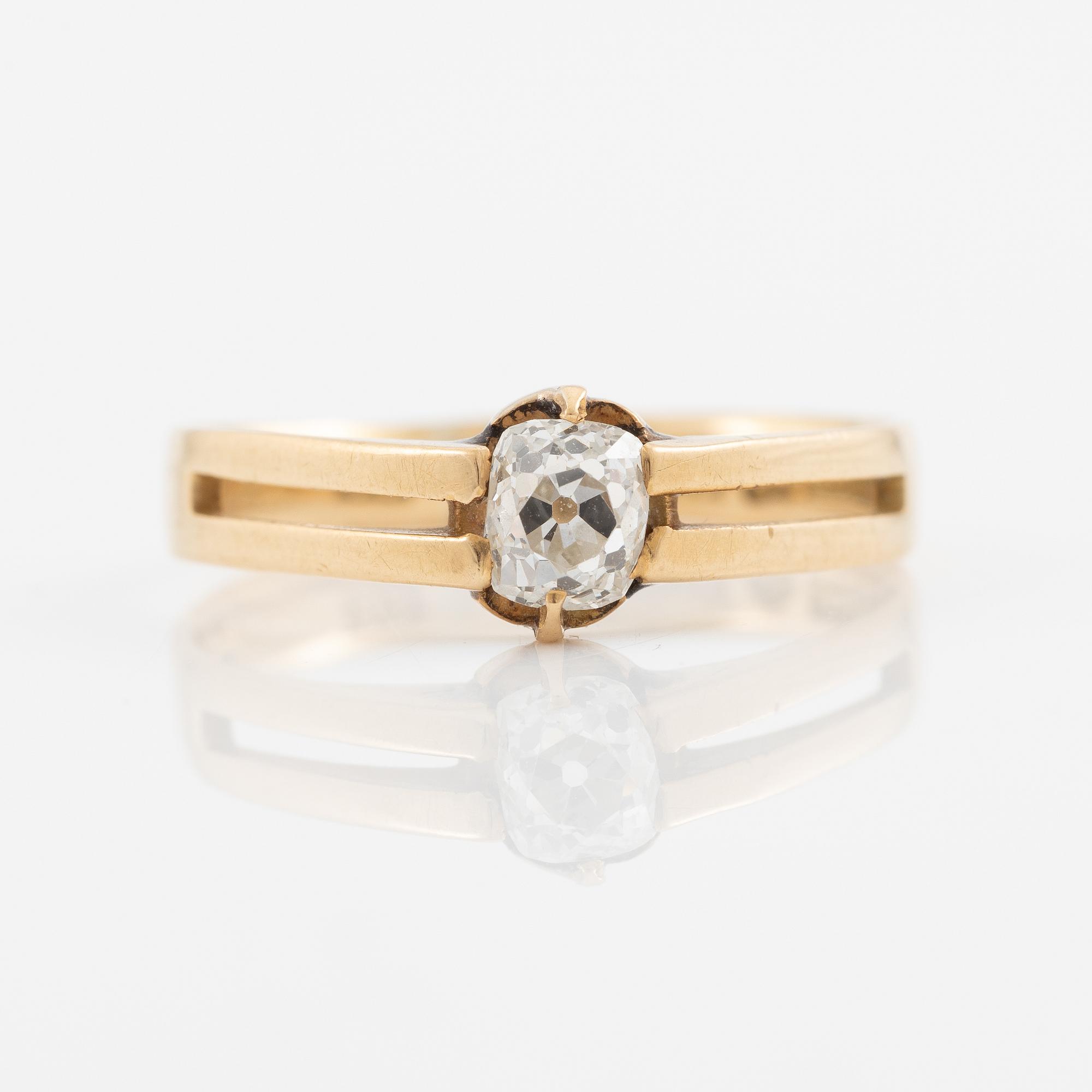 Ring 18K guld med en gammalslipad diamant.