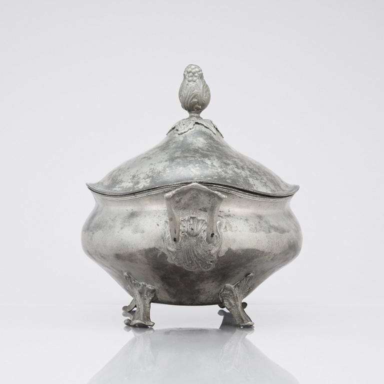 A Swedish pewter tureen with cover by E Pettersson Krietz (master in Stockholm 1753-95/1805), 1780.