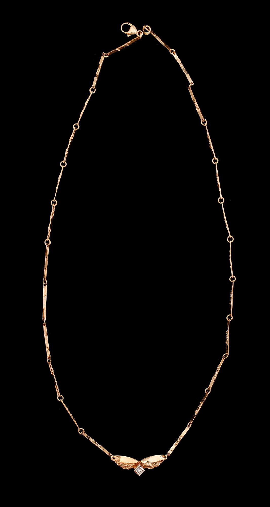 COLLIER, 18 k guld med diamant. Total vikt ca 6 g.