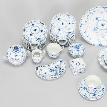 Royal Copenhagen, astiasto, 43 osaa, "Musselmalet".