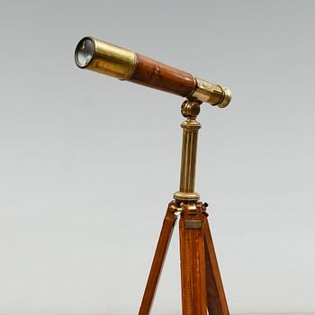 TUBKIKARE med STATIV, W.Watson & Sons, London, omkring år 1900.