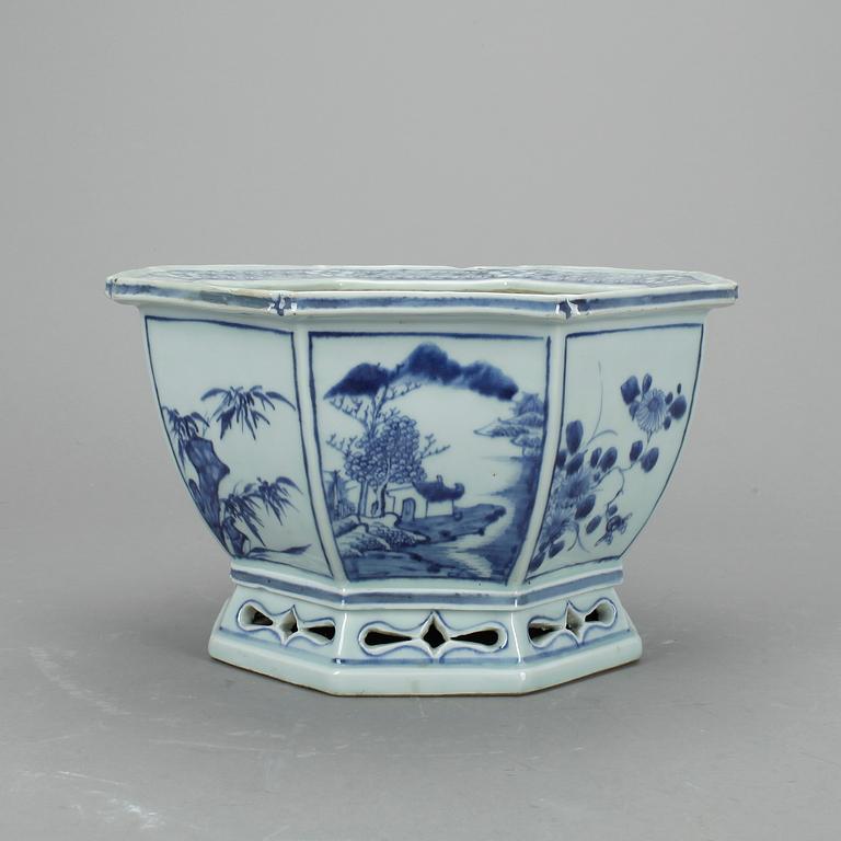 YTTERFODER, porslin, Kina, 1900-tal.