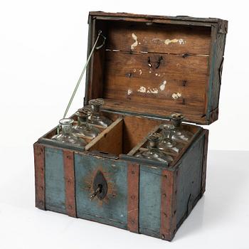 Schatull med flaskor, Allmoge, märkt 1833.