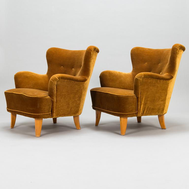 Ilmari Lappalainen, A pair of mid-20th-century 'Laila' armchairs for Asko, Finland.