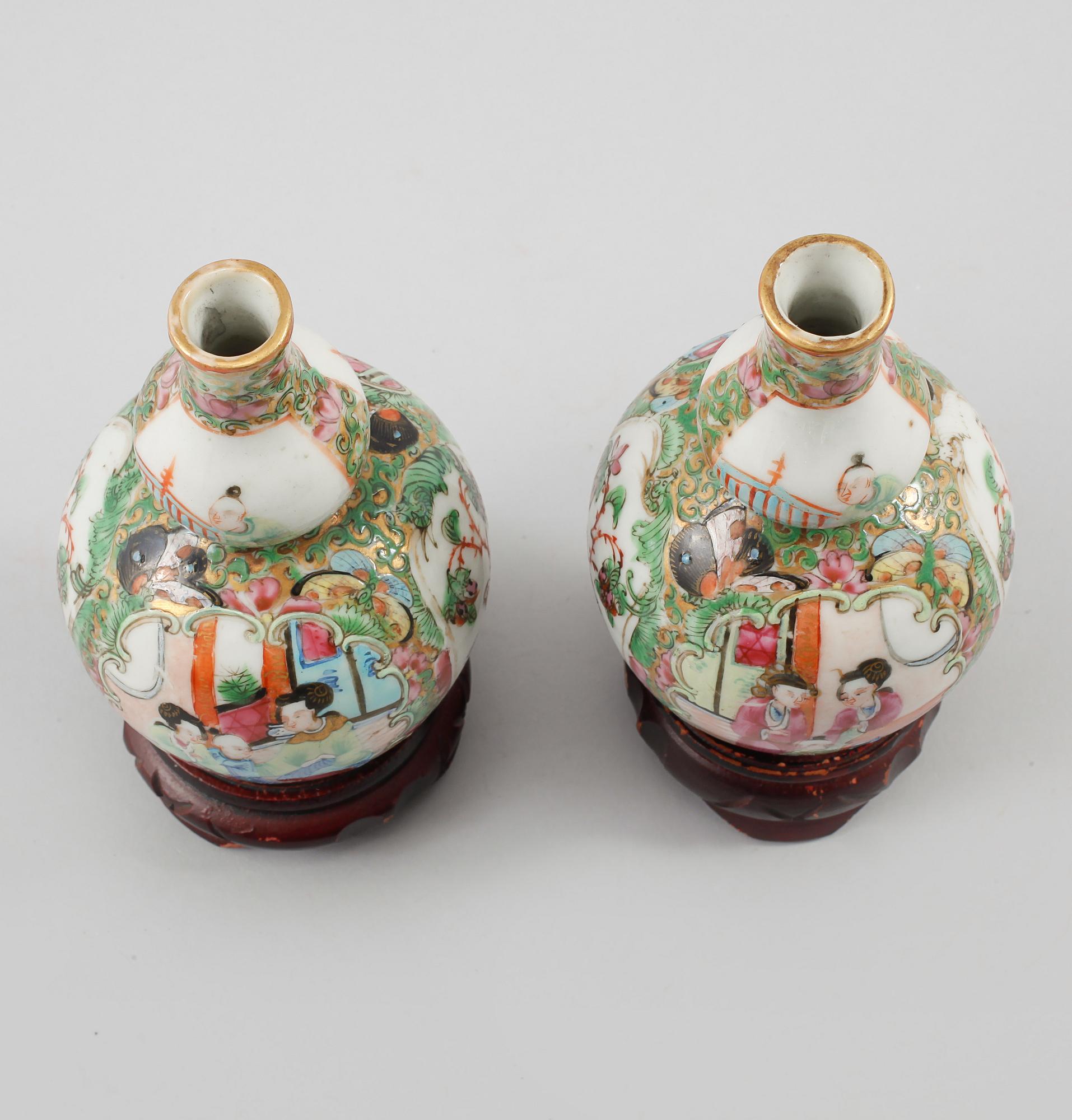 VASER, ett par, porslin, Kina, 1800-talets slut.
