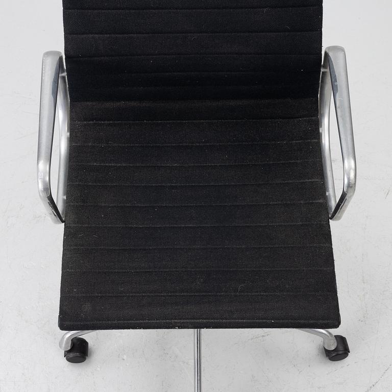 Charles & Ray Eames, Karmstol/kontorsstol, "EA108", Vitra.