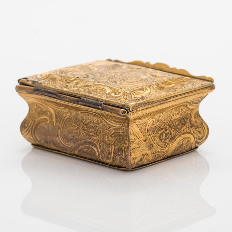 A Rococo Louis XV snuffbox, 18th century.