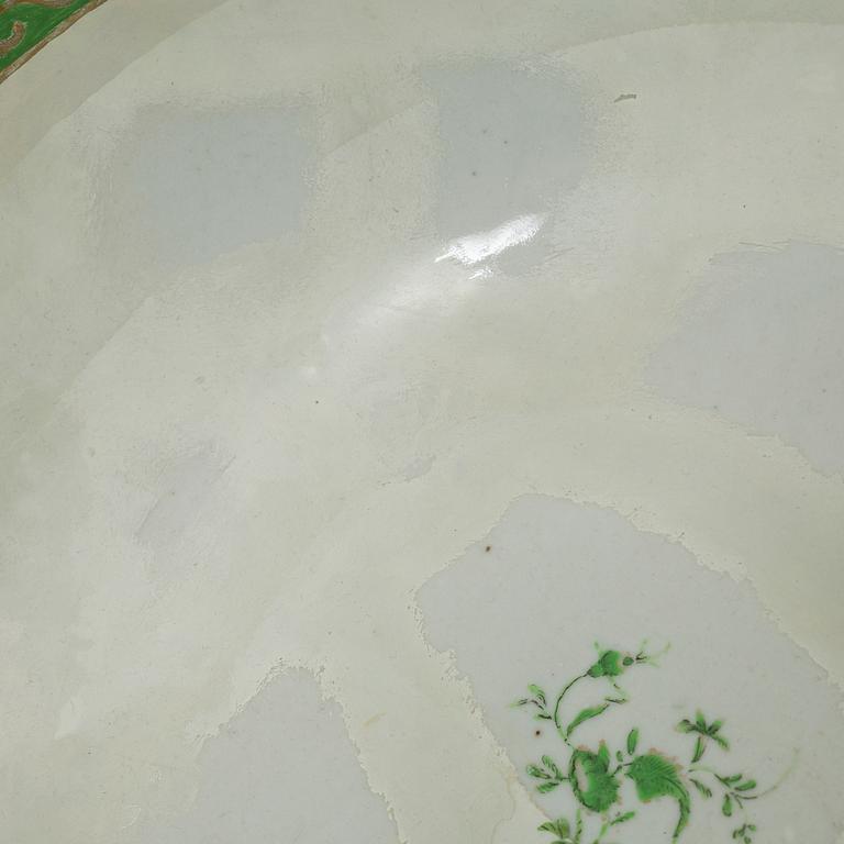 Smörterrin, terrinfat och bålskål, kompaniporslin, Kina, Qingdynastin, 1700-tal.