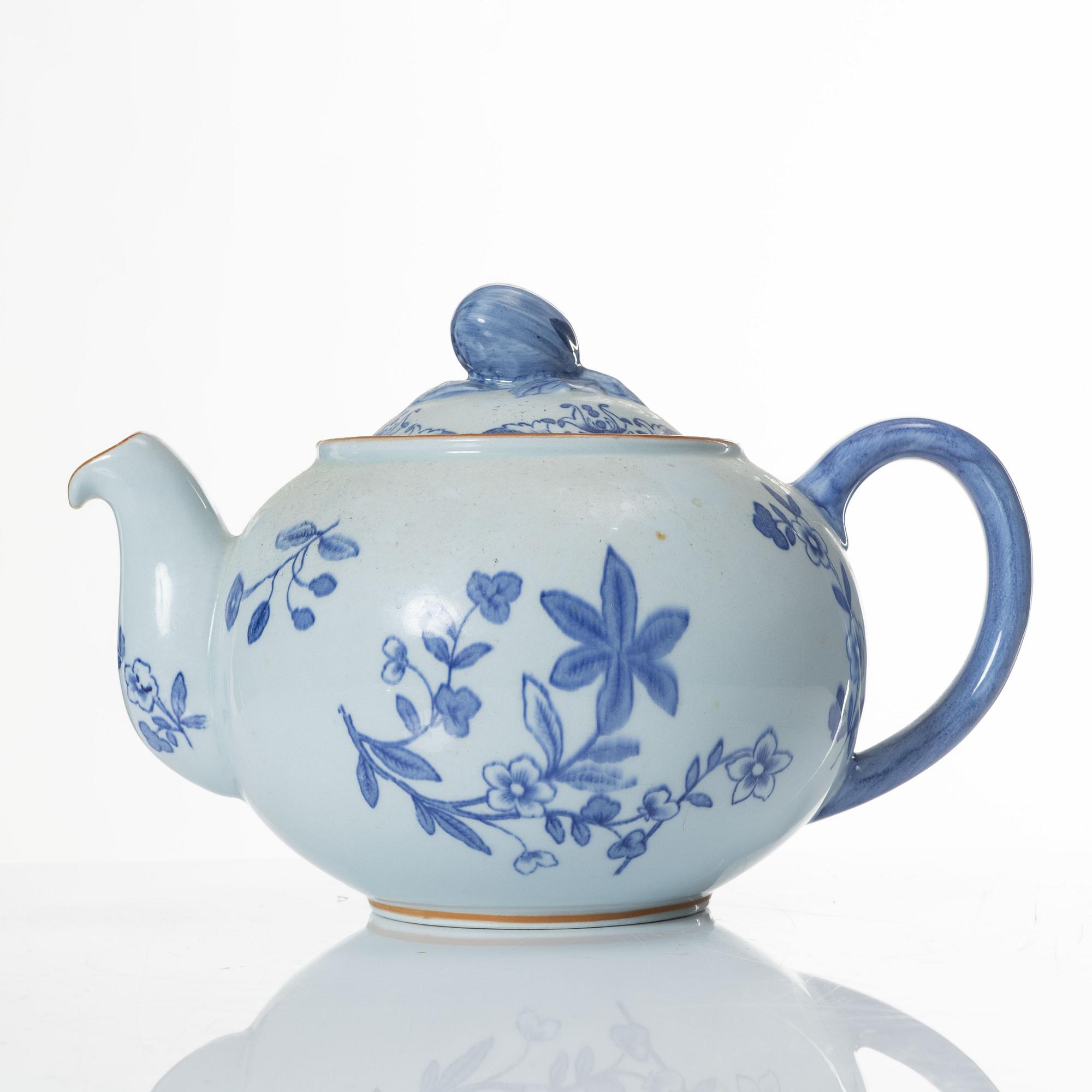 A 33-piece 'Ostindia' creamware tea and coffee service, Rörstrand.