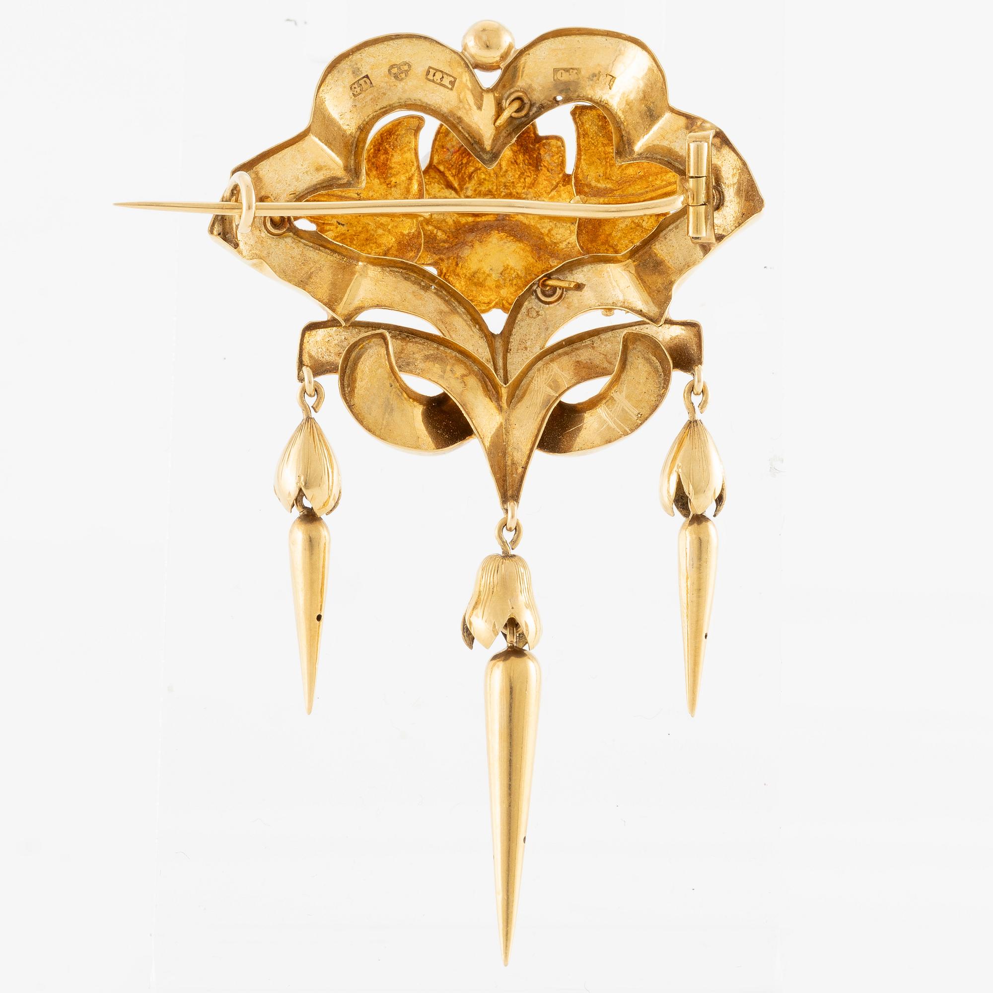Brooch, 18K gold with pearl. 19th century.