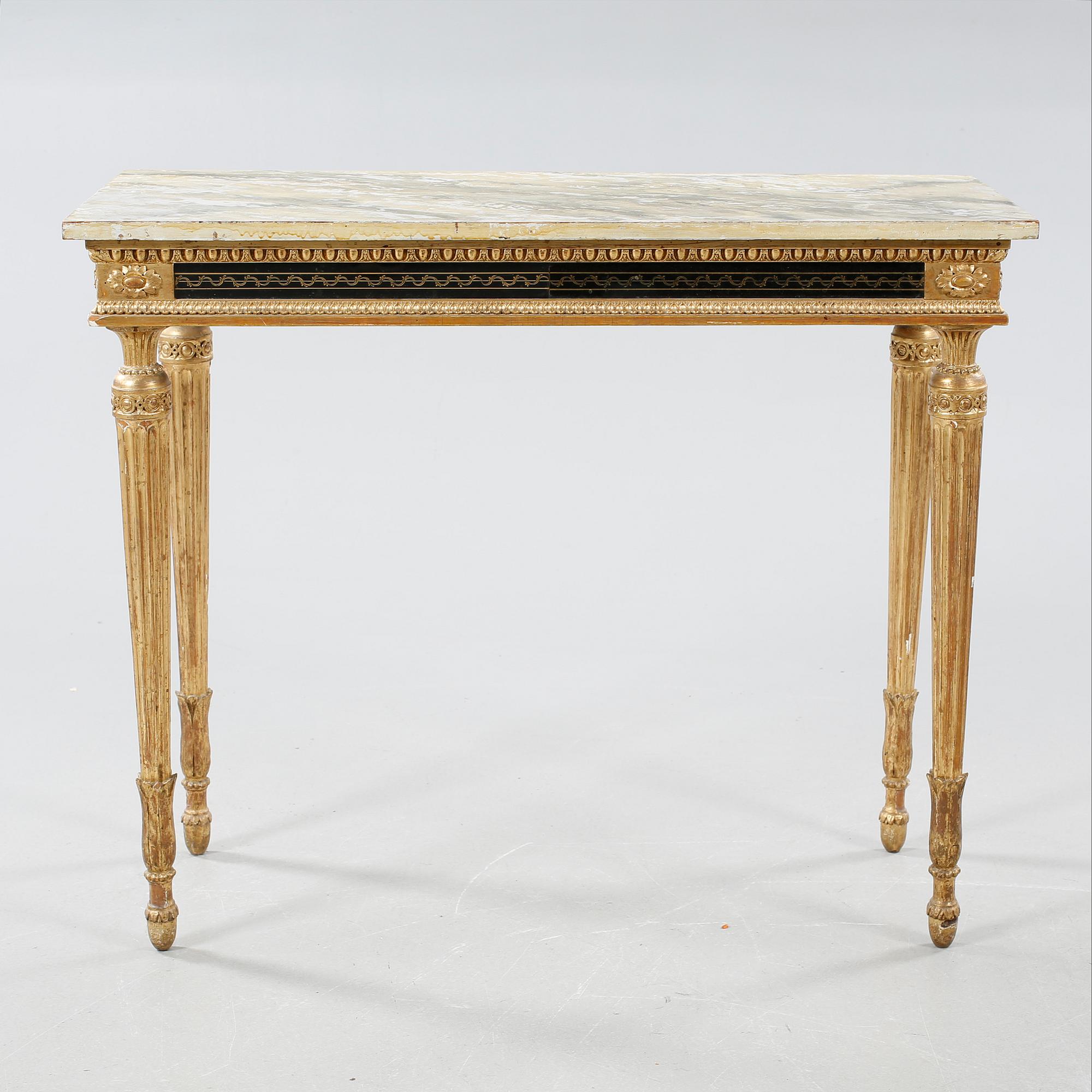 A late Gustavian table , around the year 1800.