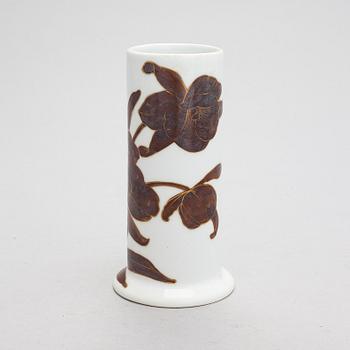Thure Öberg, vas, porslin, signerad T.Ö. ARABIA. Ca 1920-tal.