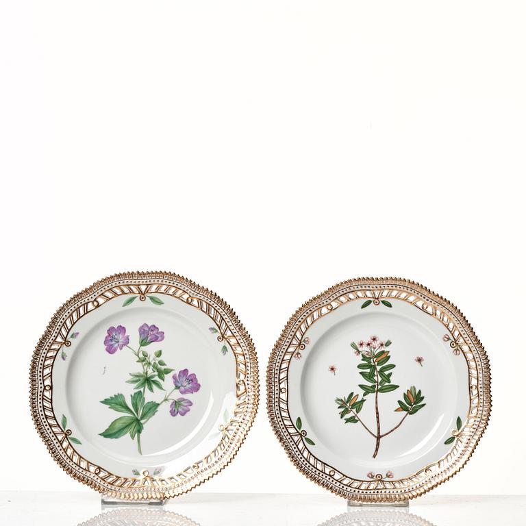 A set of 12 Royal Copenhagen 'Flora Danica' dessert dishes, Denmark, 20th Century.