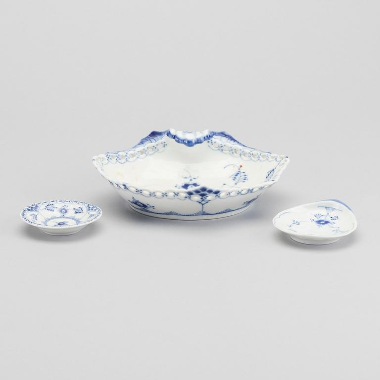 SERVISDELAR, 17 st, "Musselmalet" Royal Copenhagen, Danmark.