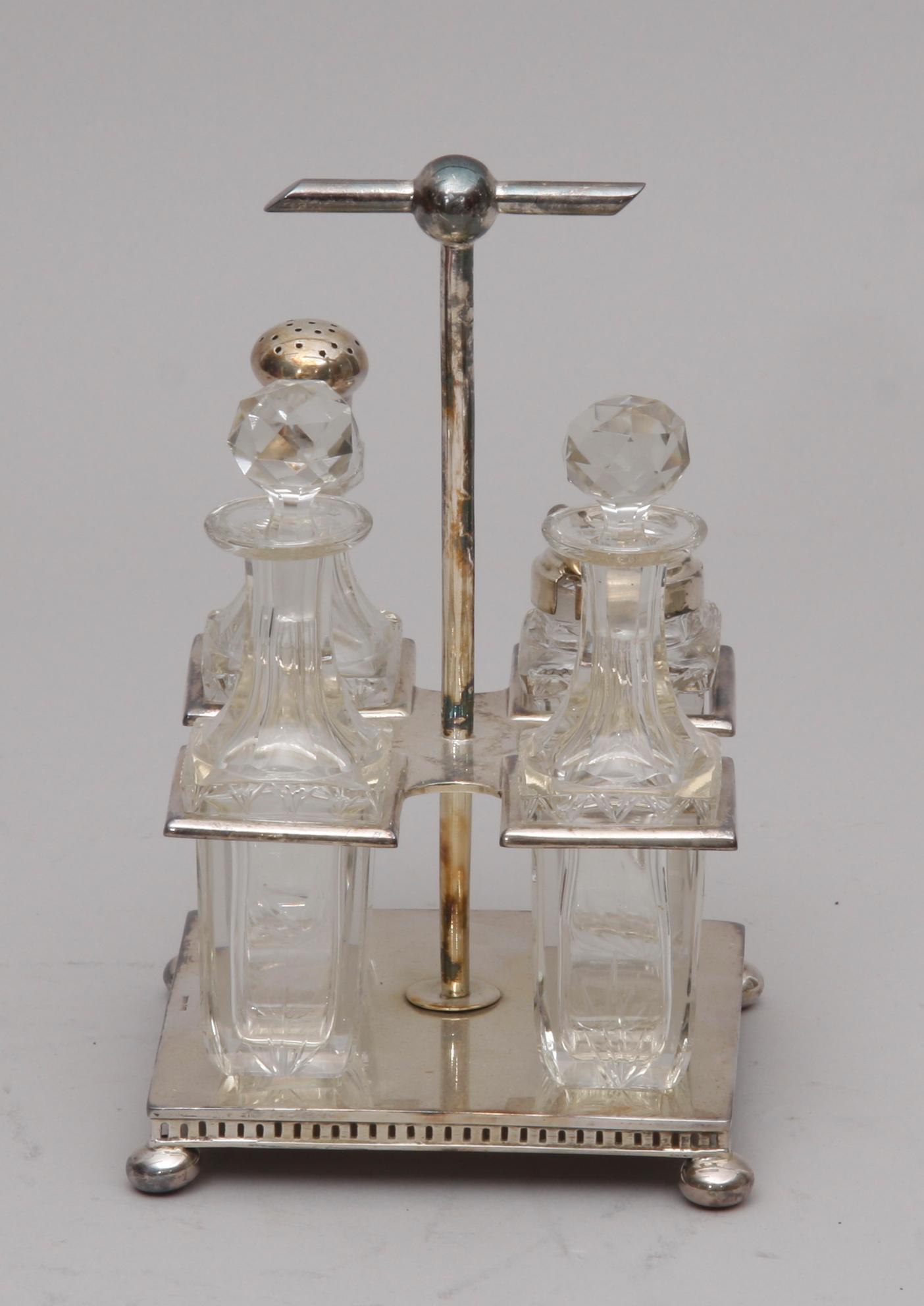 BORDSSURTOUT, glas och nysilver.
