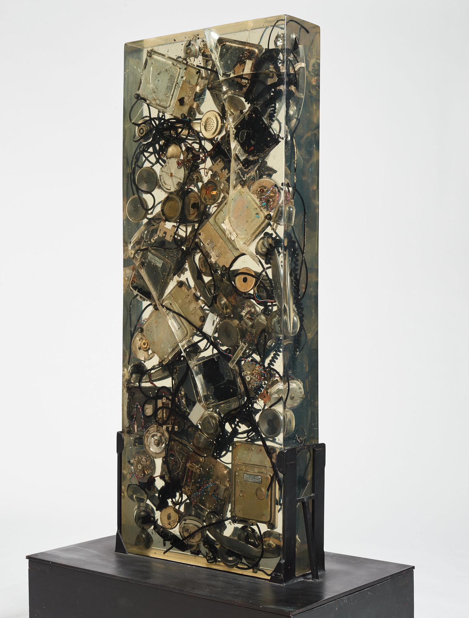 Arman (Armand Pierre Fernandez), "Long distance".