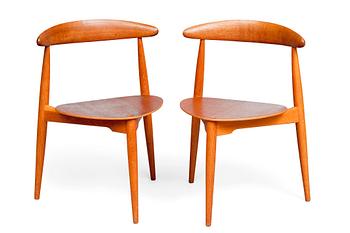 415. Hans J. Wegner, A PAIR OF CHAIRS.