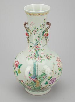 VAS, porslin, Kina 1900-talets början.