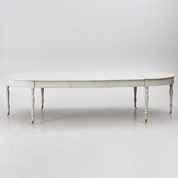 A late 19th century dining table.