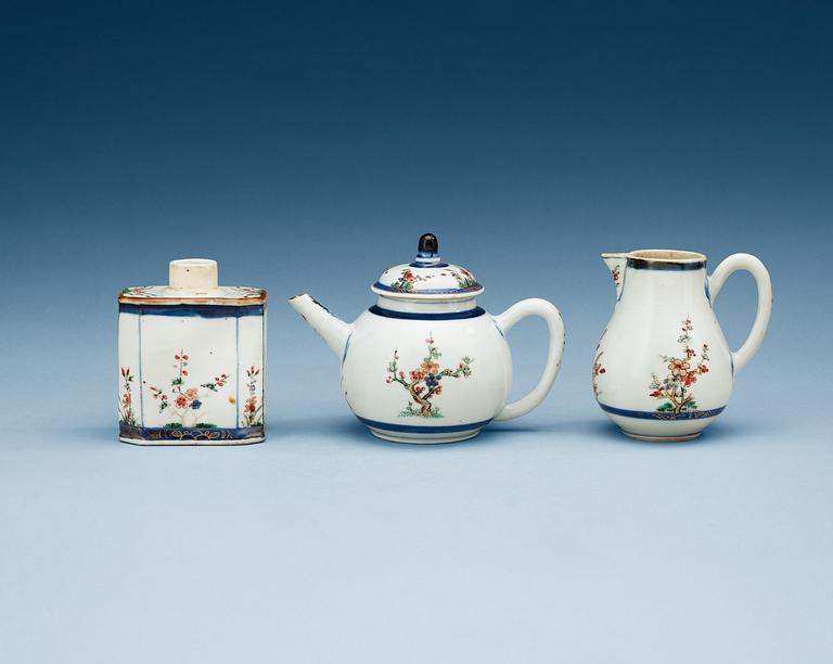 A famille verte and underglaze blue teapot, milk jug and tea caddy. 18th Century.