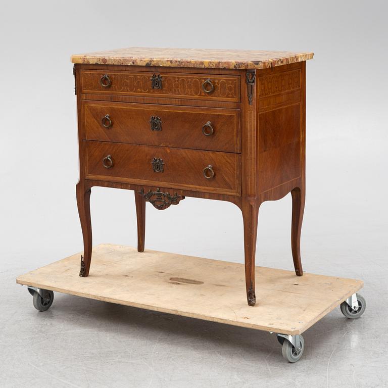 A late Gustavian style chest of drawers, first part of the 20th Century.