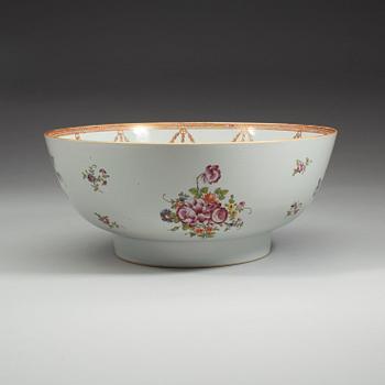 A famille rose punch bowl, Qing dynasty, Qianlong (1736-95).