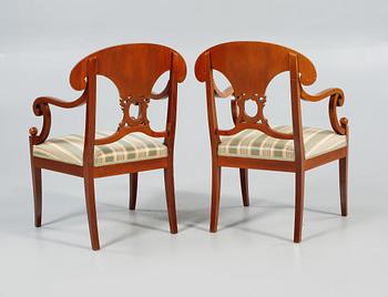 KARMSTOLAR, ett par, Karl Johan-stil, 1900-talets första hälft.