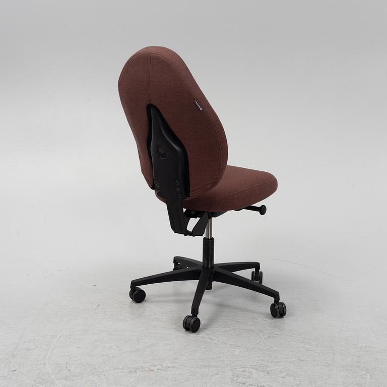 A model R3 office chair from Malmstolen.