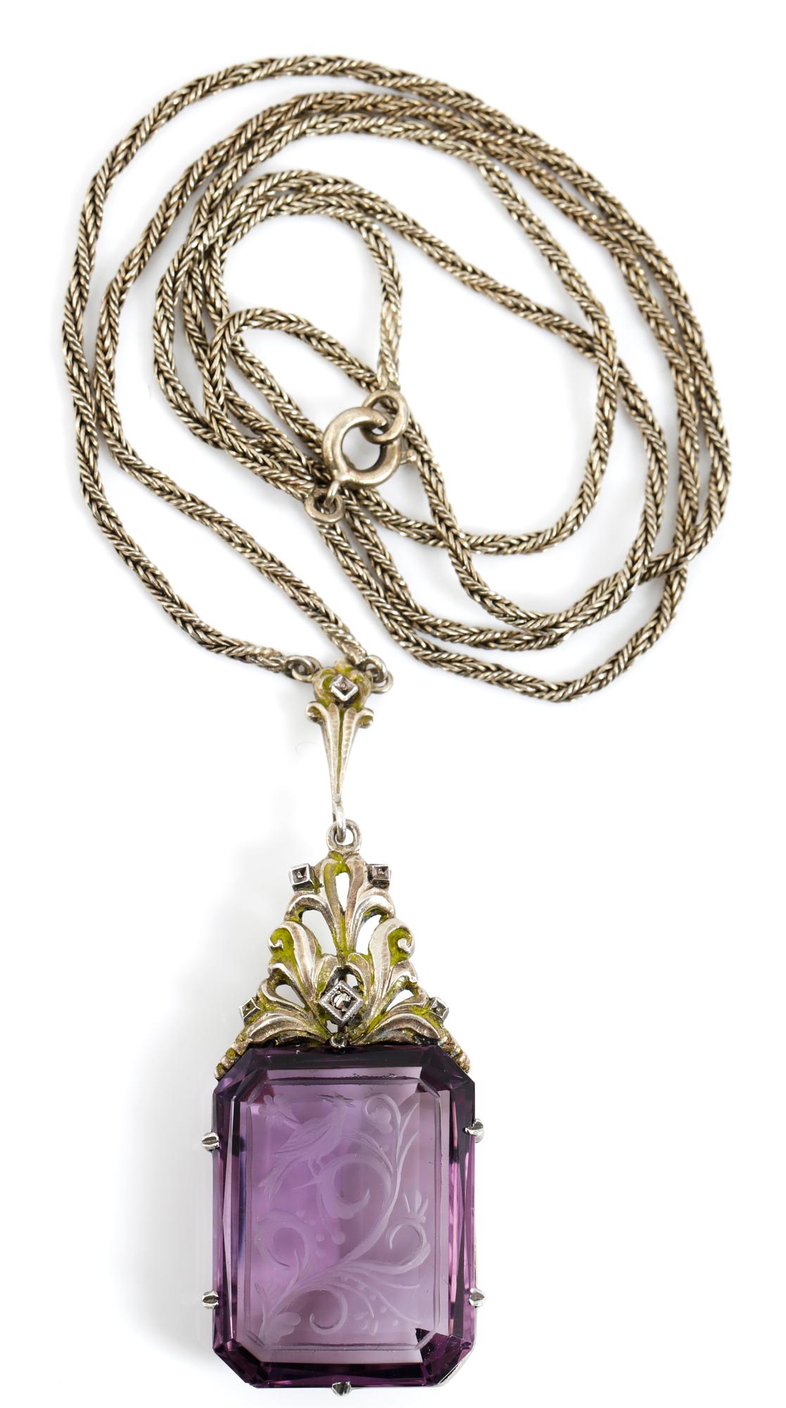 COLLIER, förgyllt silver, med ametist. Totalvikt ca 20 gram.