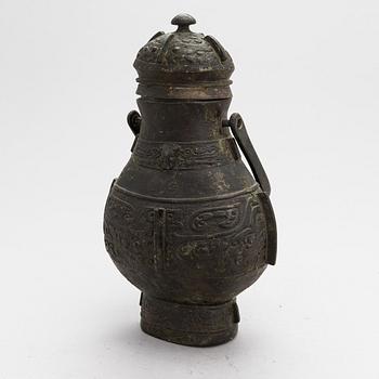 Kannellinen ruokarasia, pronssi, luultavasti 1900-luku.