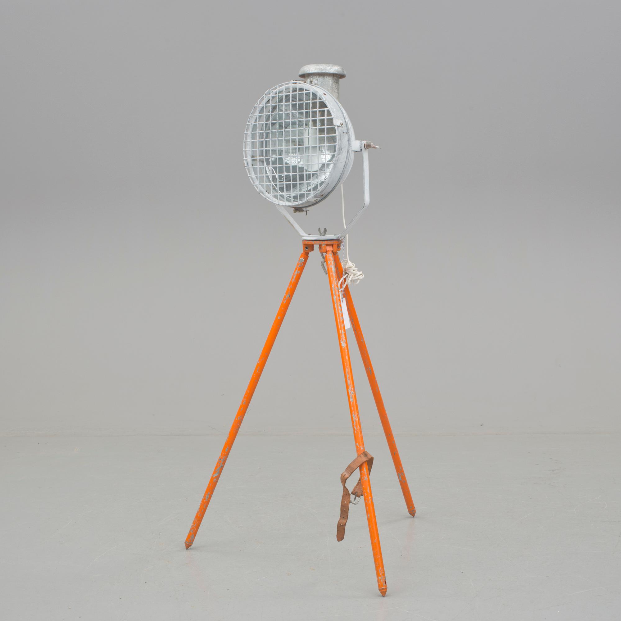 GOLVLAMPA, industrimodell, British Bullfinch, 1900-talets andra hälft.